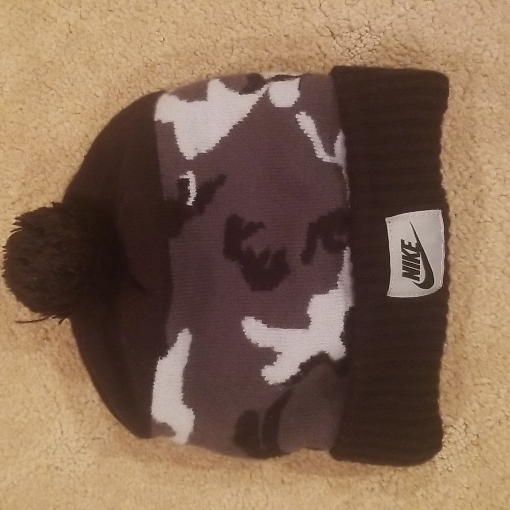 Like new Nike young boys winter hat